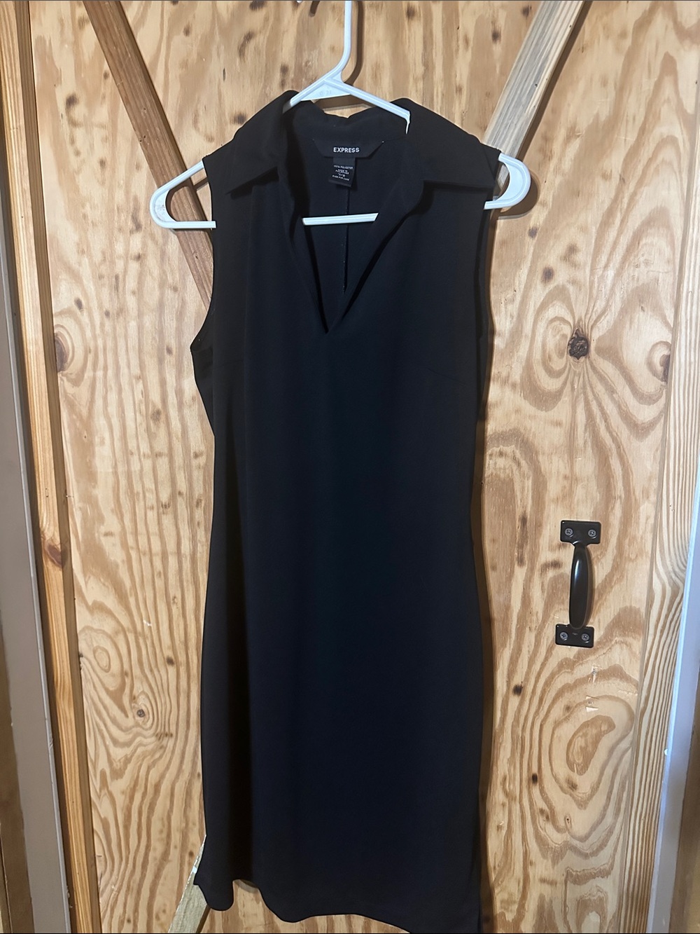 Express Black Sleeveless V-Neck Shift Dress